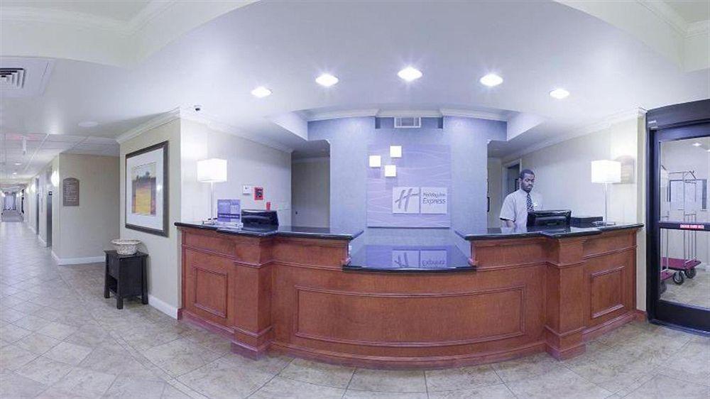Holiday Inn Express & Suites Pine Bluff/Pines Mall By Ihg Exterior foto