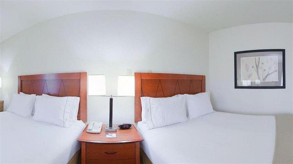 Holiday Inn Express & Suites Pine Bluff/Pines Mall By Ihg Exterior foto